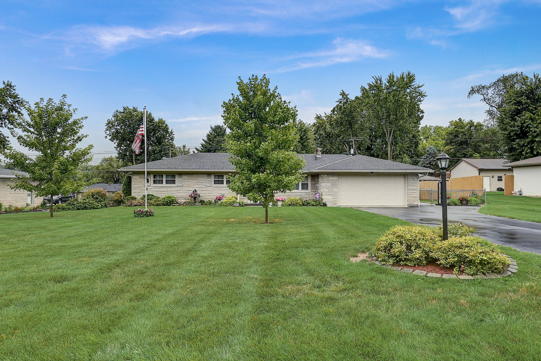 E Hickory Ln-005