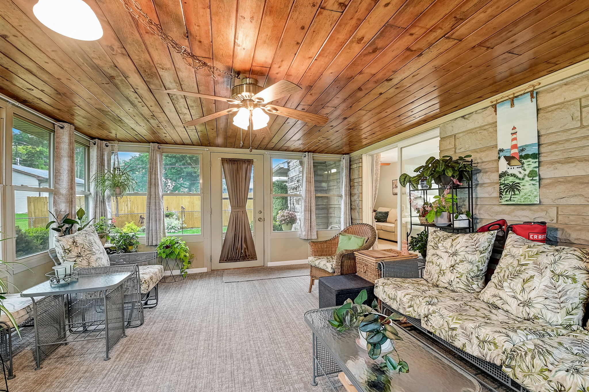 E Hickory Ln-035