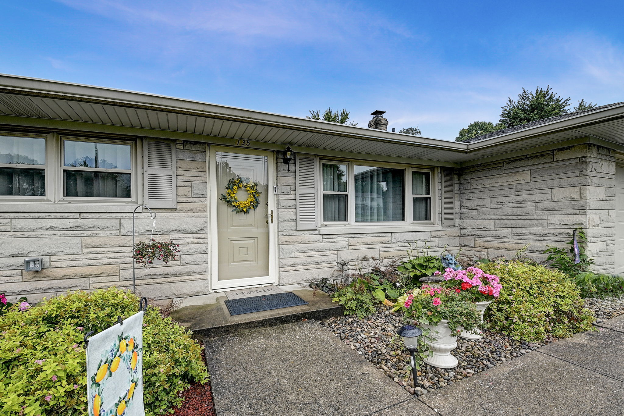 E Hickory Ln-006