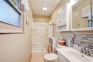 E Hickory Ln-029