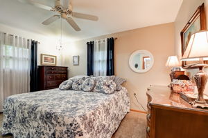 E Hickory Ln-023