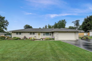 E Hickory Ln-003