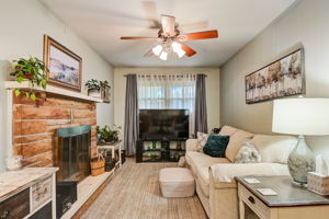 E Hickory Ln-018