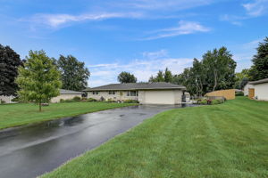 E Hickory Ln-001