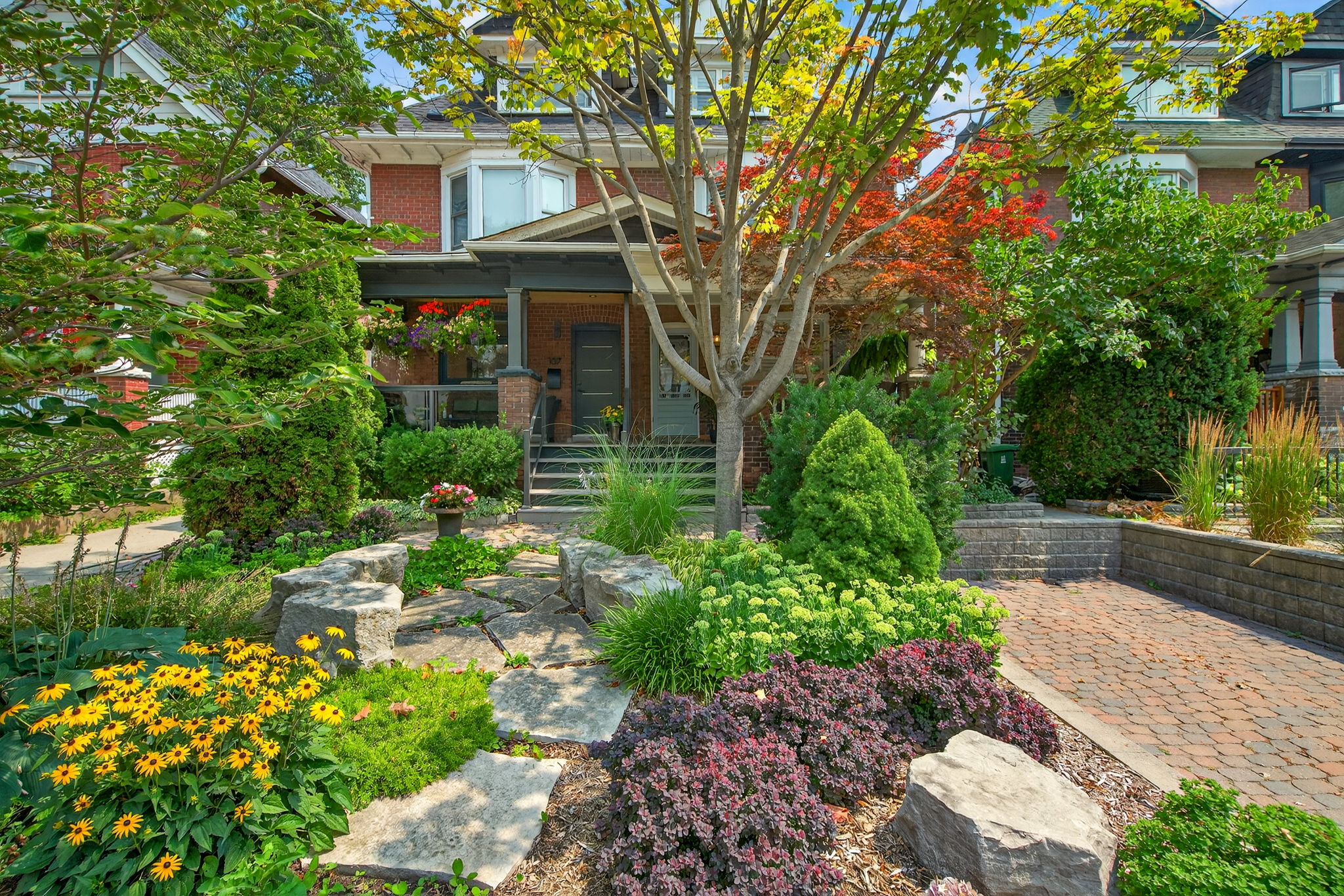 135 Lee Ave Toronto, ON M4E 2P2