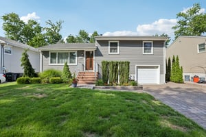 Locust Dr-S2407-001.jpg