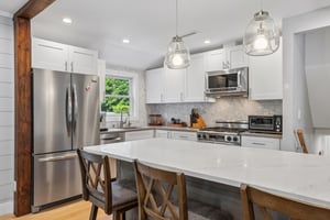 Locust Dr-S2407-025.jpg
