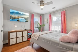 Locust Dr-S2407-031.jpg