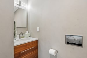 Locust Dr-S2407-037.jpg