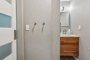 Locust Dr-S2407-039.jpg