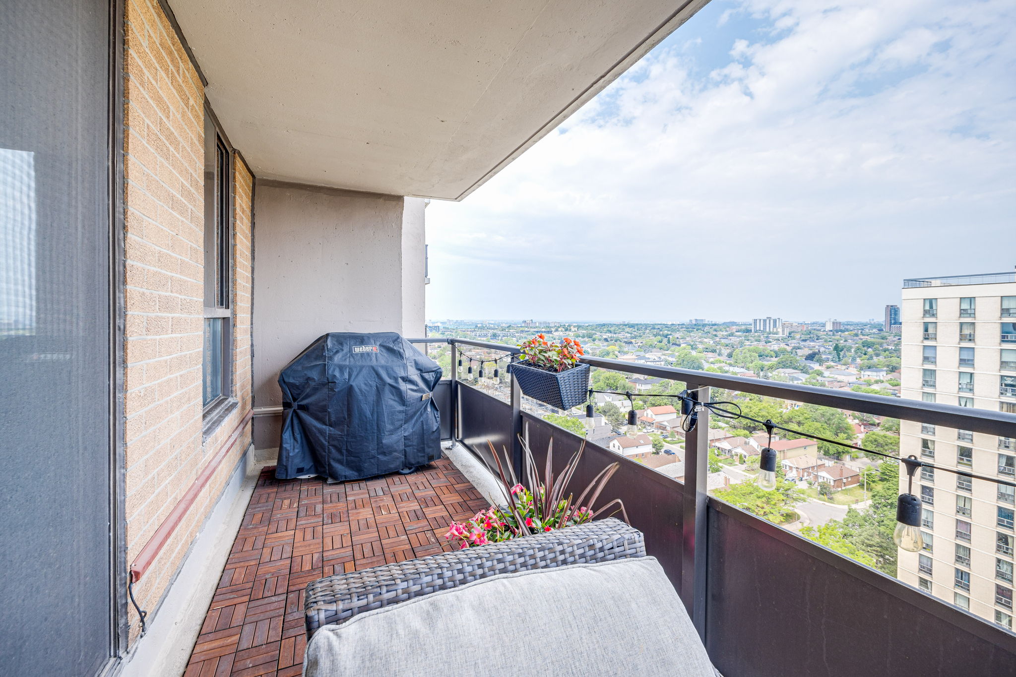 Toronto property showcase — delivered property photograph 36
