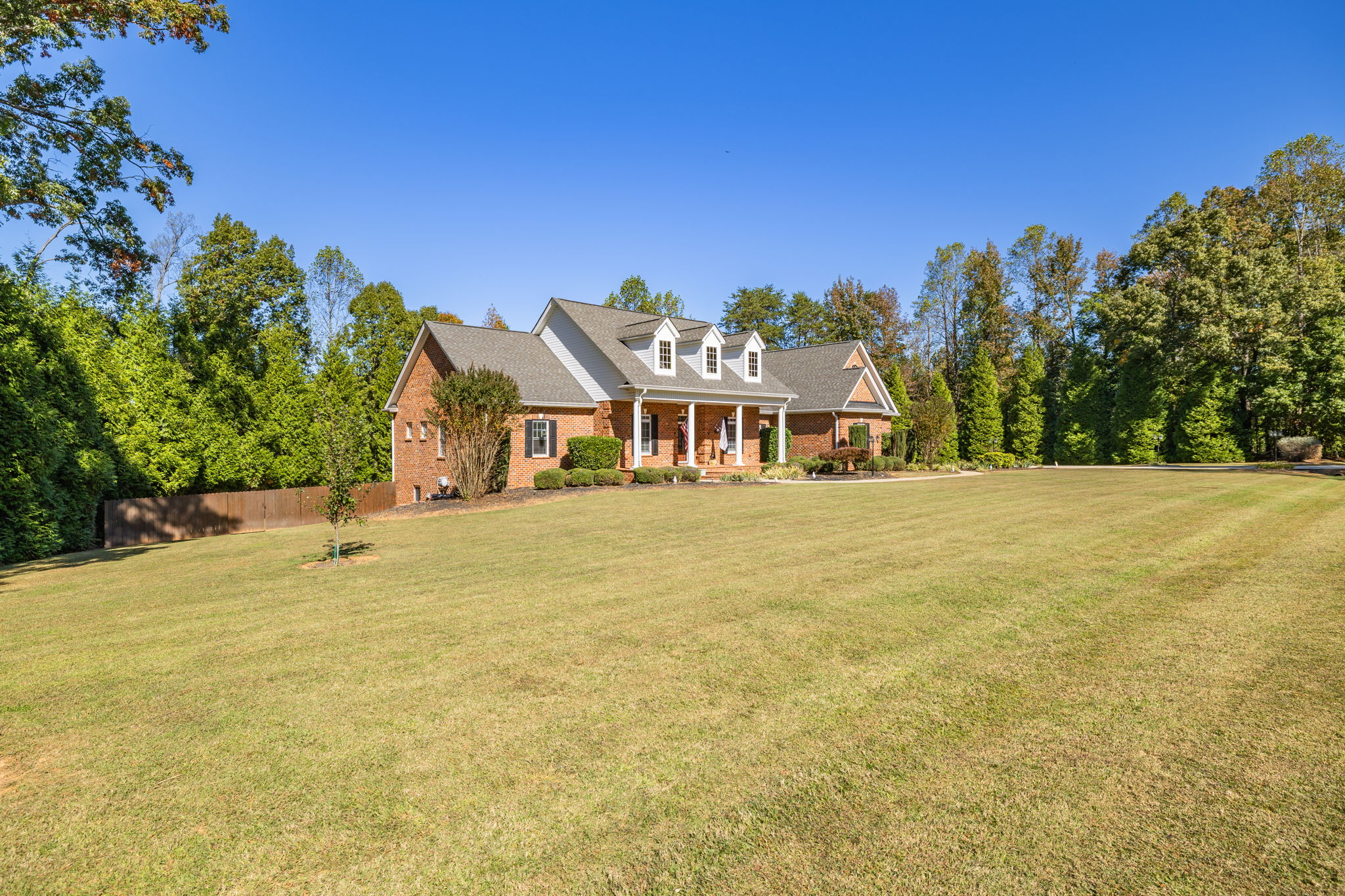 135 Robertson Ln-3