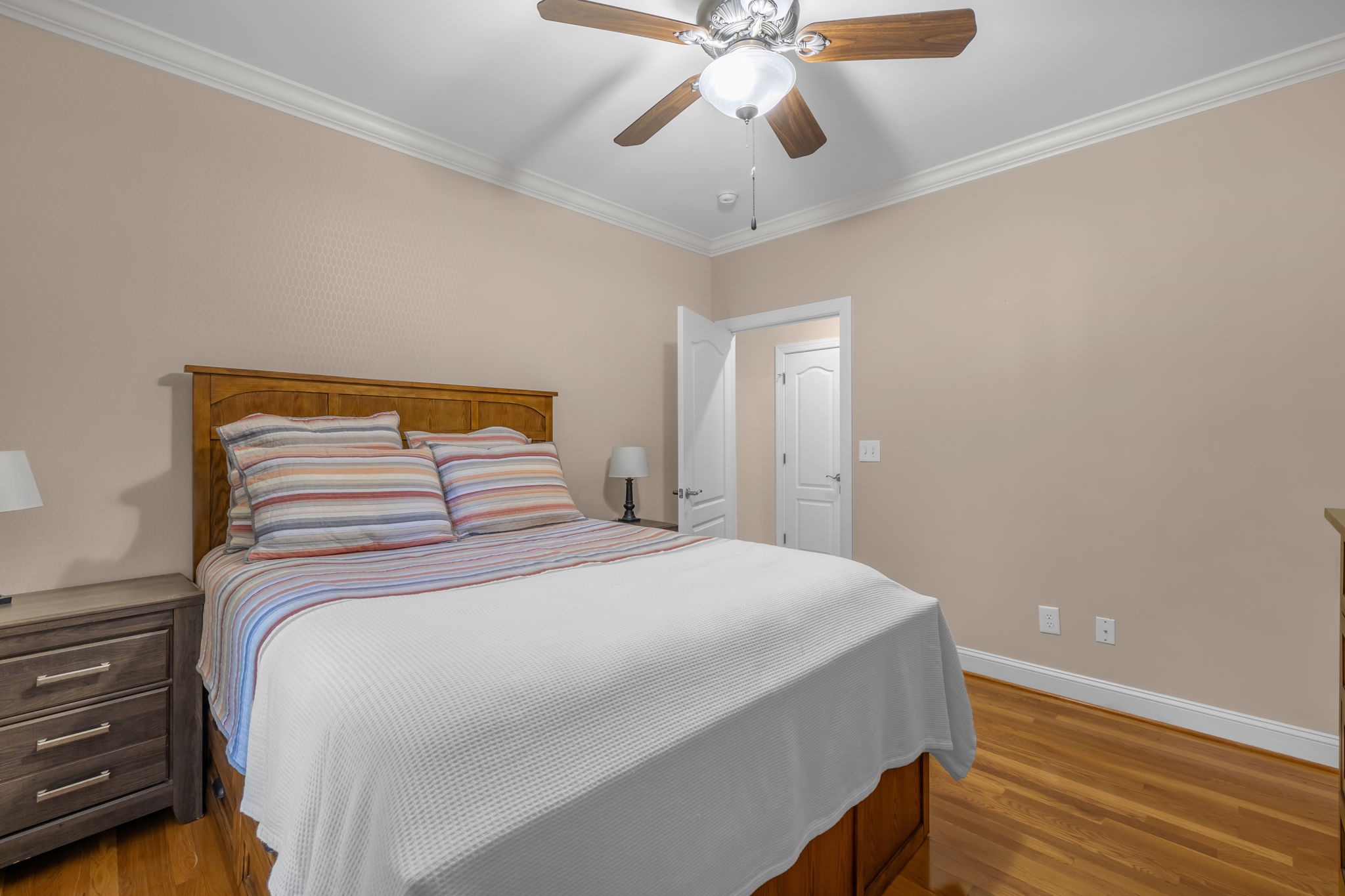 135 Robertson Ln-36
