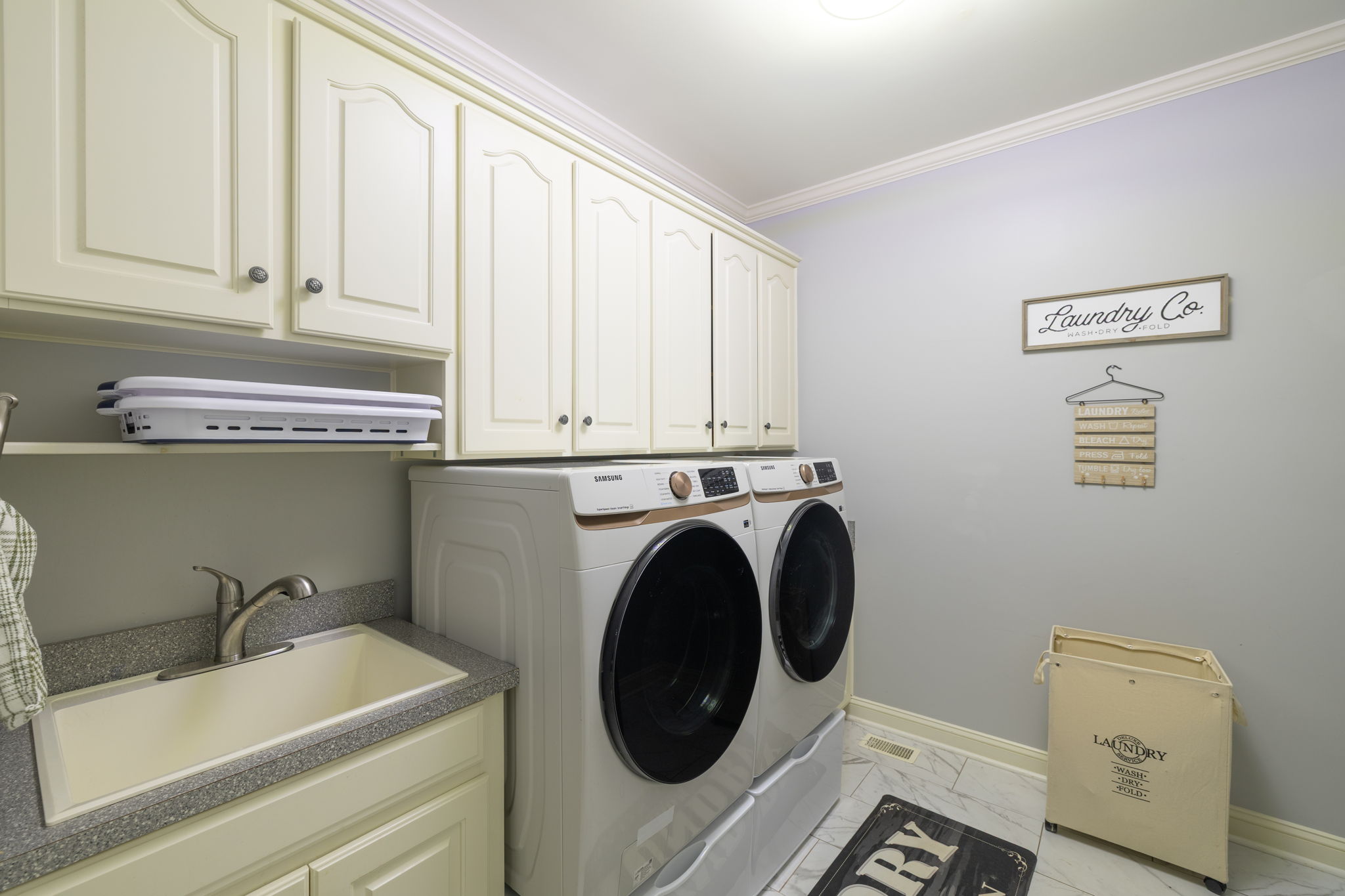 135 Robertson Ln-47