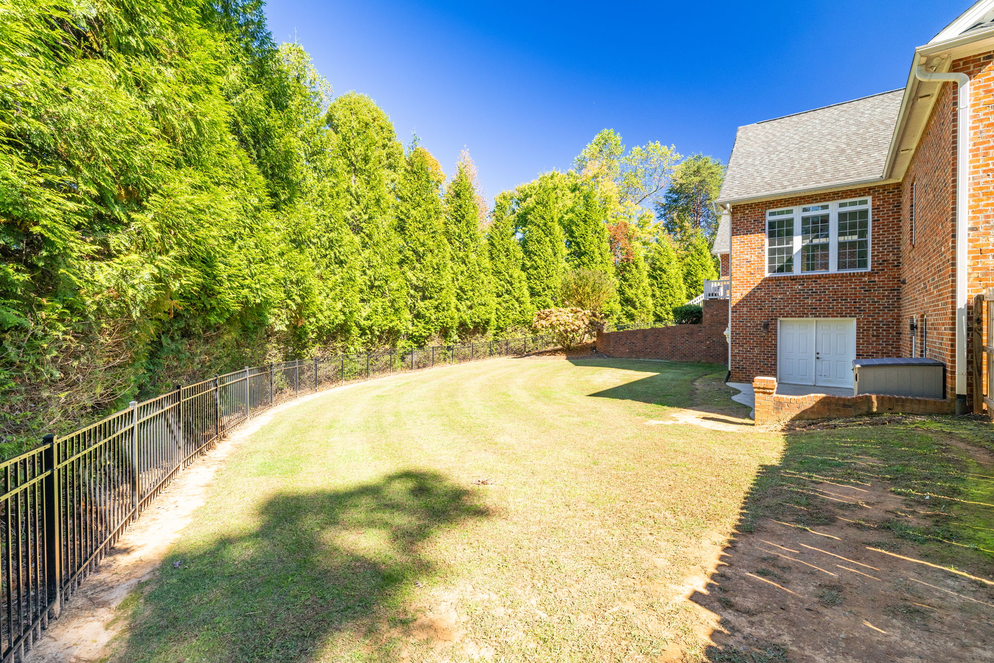 135 Robertson Ln-51