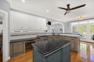 135 Robertson Ln-14