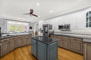 135 Robertson Ln-15