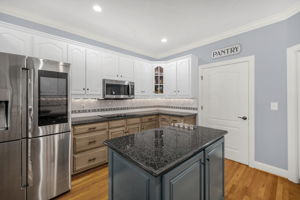 135 Robertson Ln-16