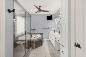 135 Robertson Ln-27