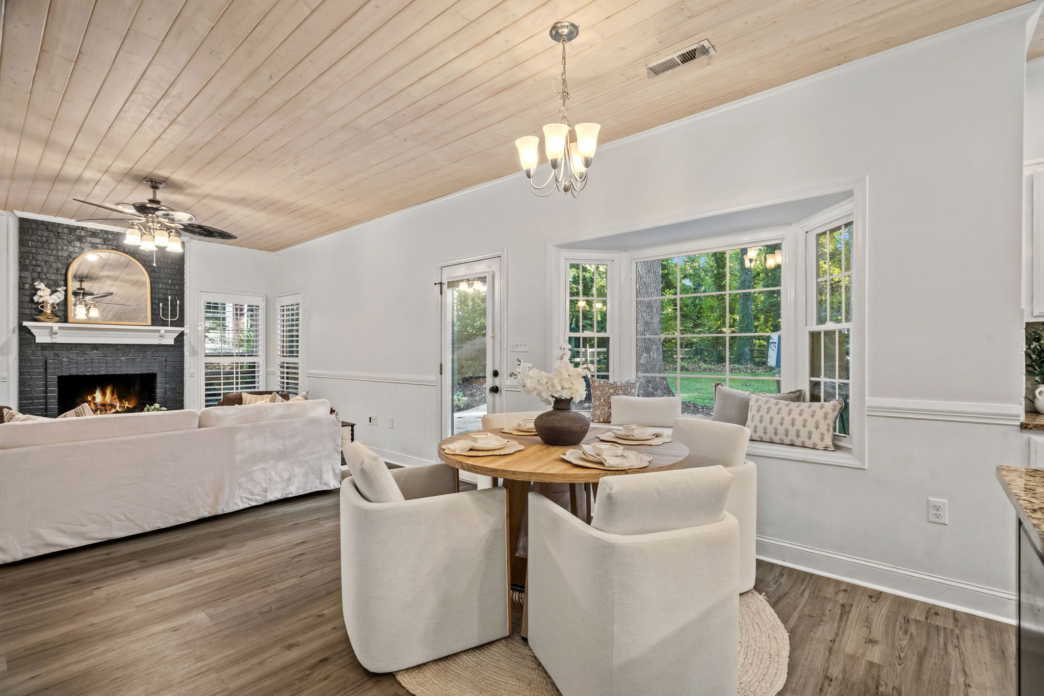 Eat-In Breakfast Area