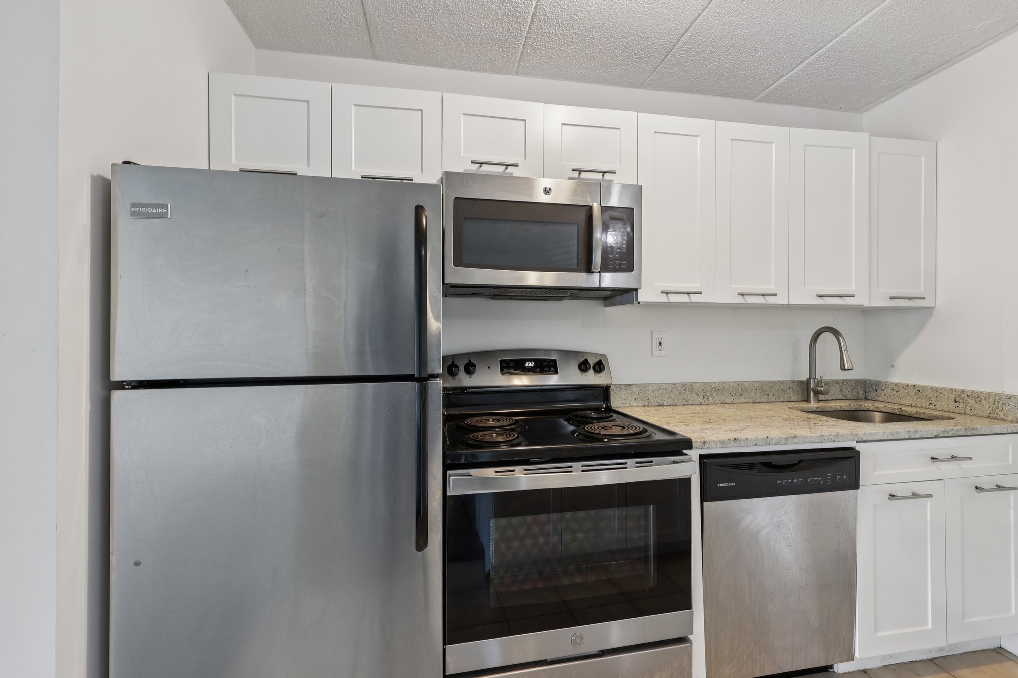 1350 15th St 6D Fort Lee-S2009-008.jpg