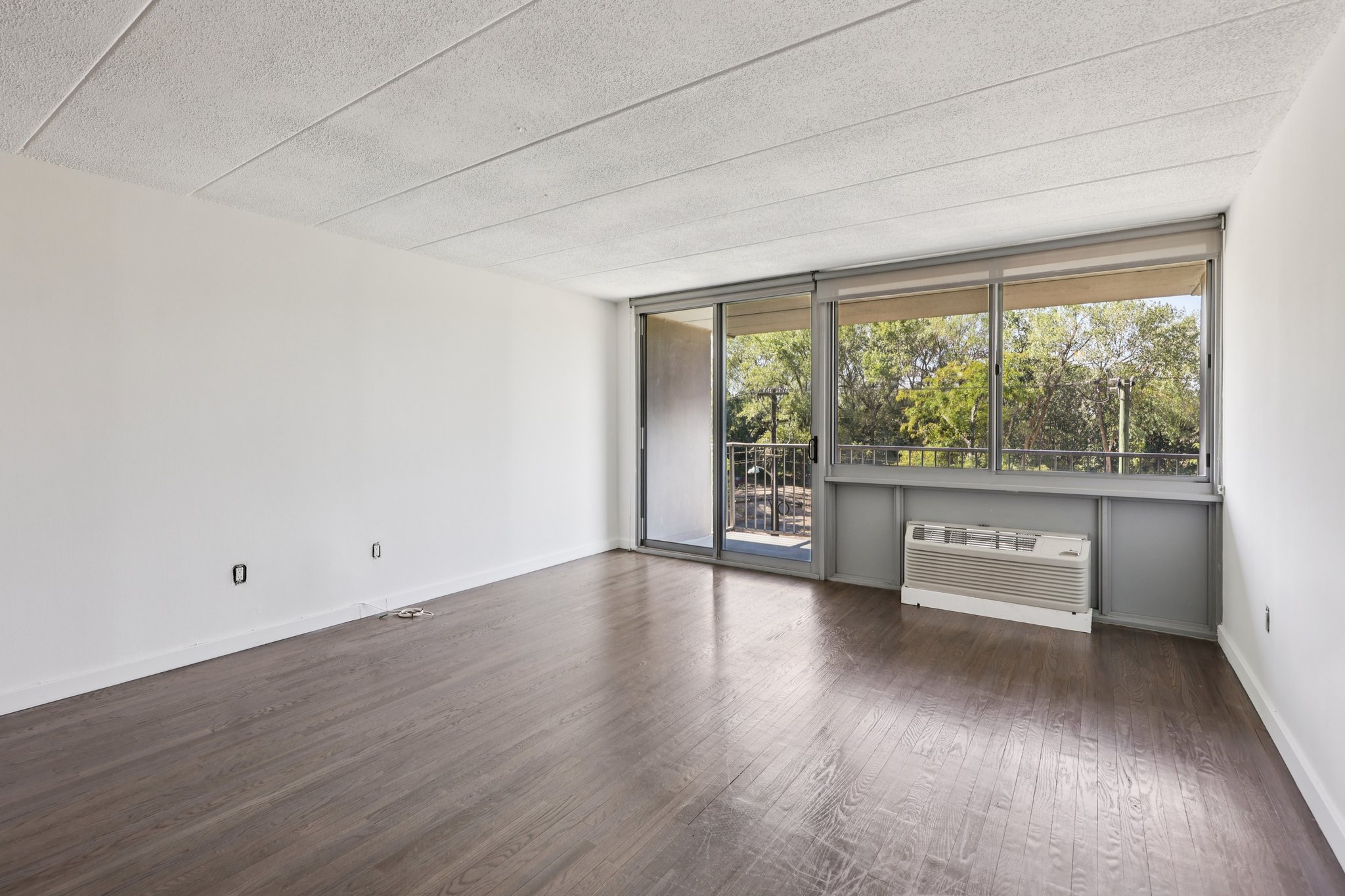 1350 15th St 6D Fort Lee-S2009-016.jpg