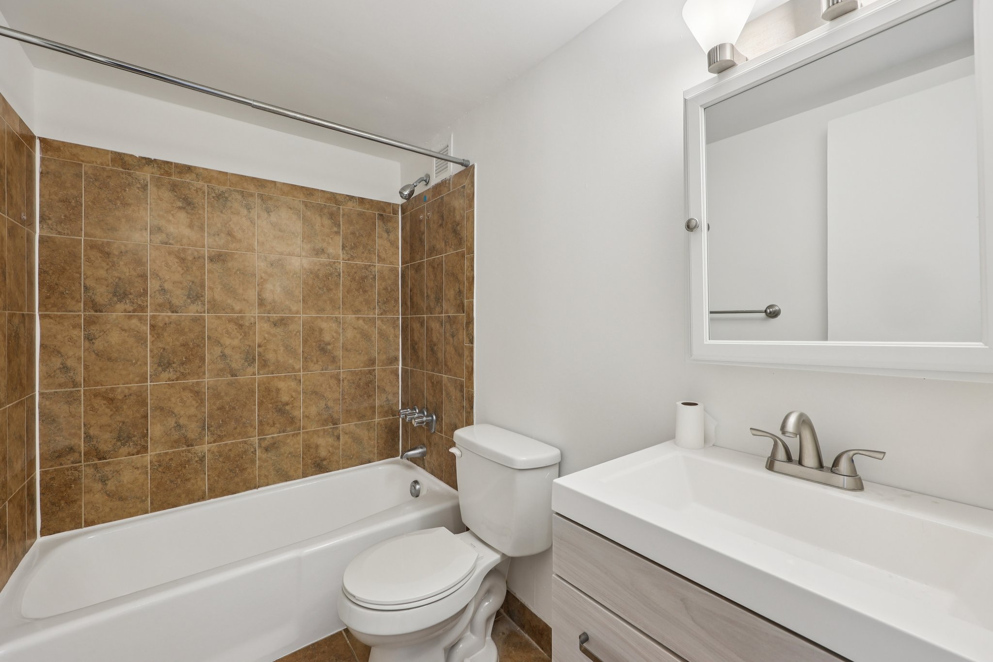 1350 15th St 6D Fort Lee-S2009-024.jpg