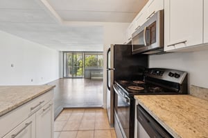 1350 15th St 4F Fort Lee-S2009-007.jpg