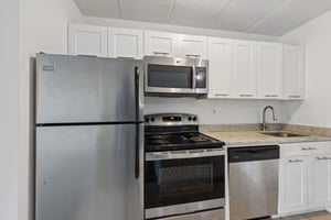 1350 15th St 6D Fort Lee-S2009-008.jpg