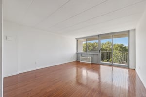 1350 15th St 6D Fort Lee-S2009-023.jpg