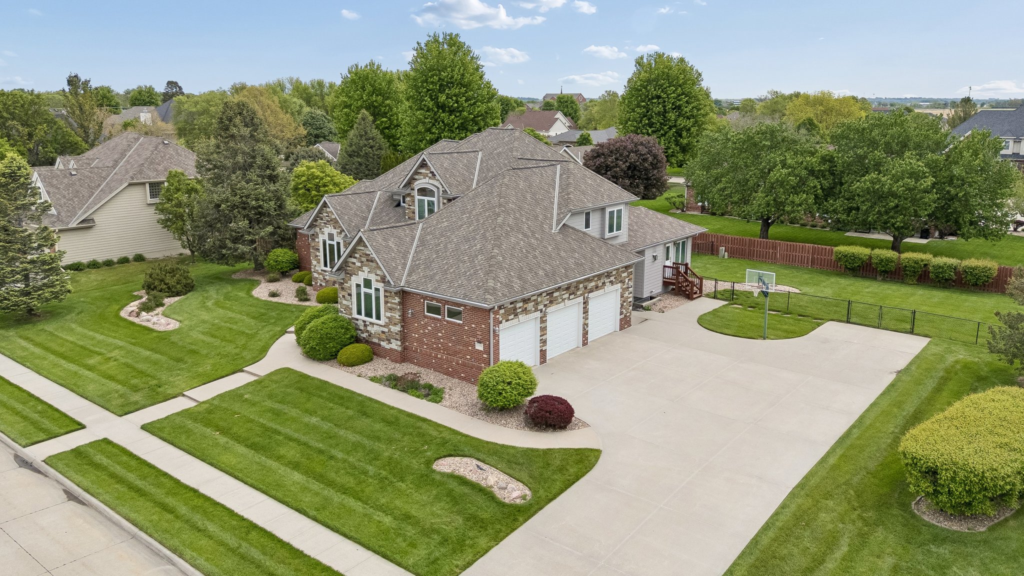 8747 - 1350 Bristolwood Dr_002.jpg