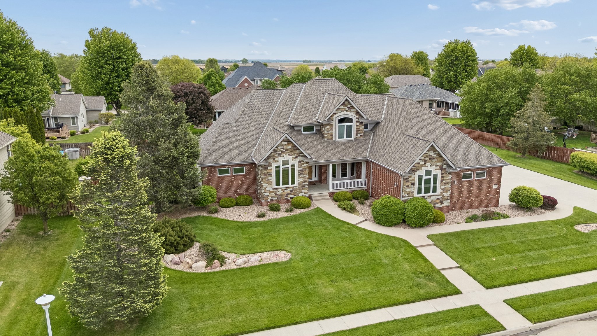 8747 - 1350 Bristolwood Dr_003.jpg
