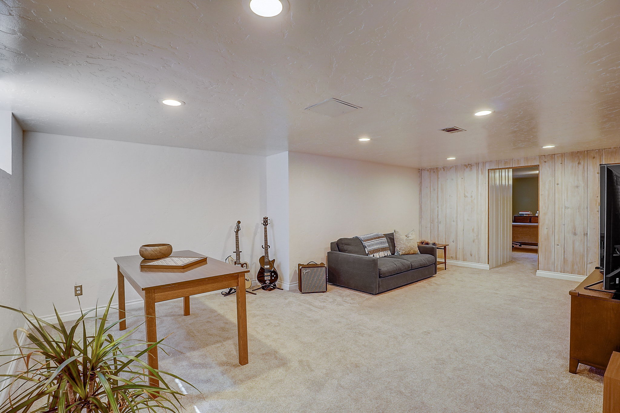 Locust St-029