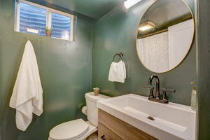Locust St-036