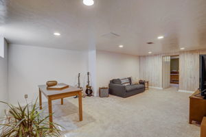 Locust St-029