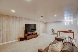 Locust St-031