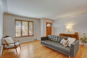 Locust St-007