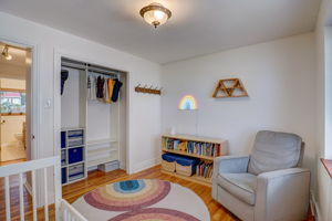Locust St-028