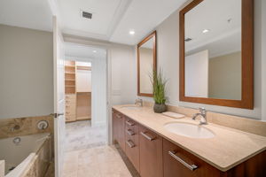 1350 Main St - Unit #700-34