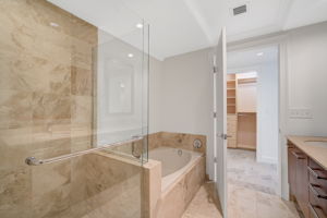 1350 Main St - Unit #700-32