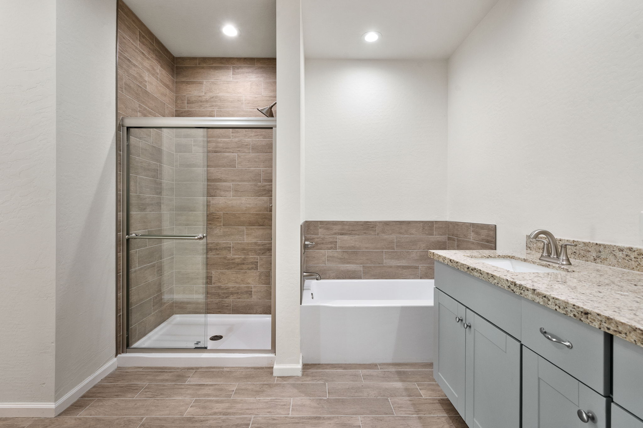 Primary Bathroom (3)