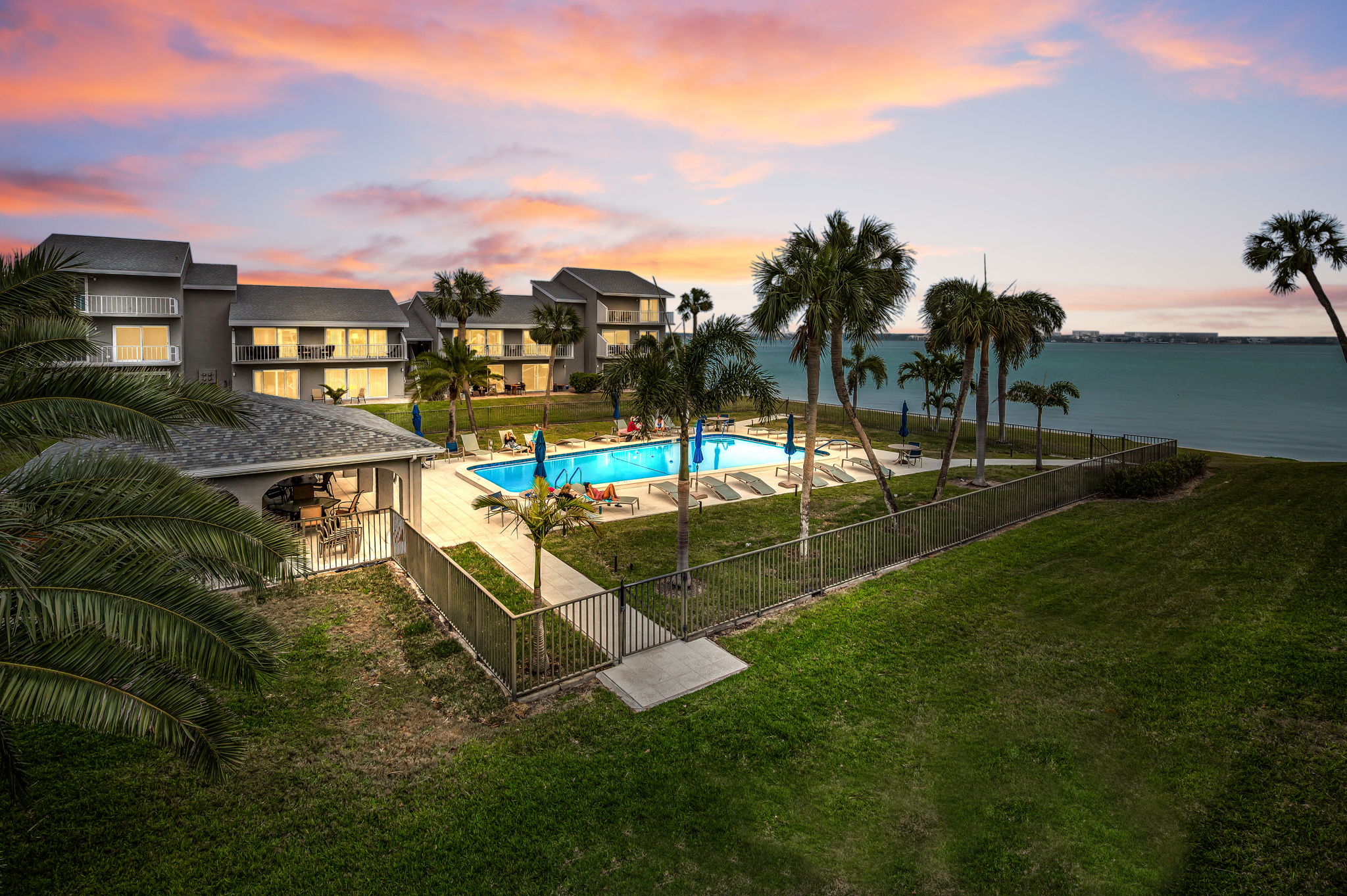 Living Room Balcony2 View-e
