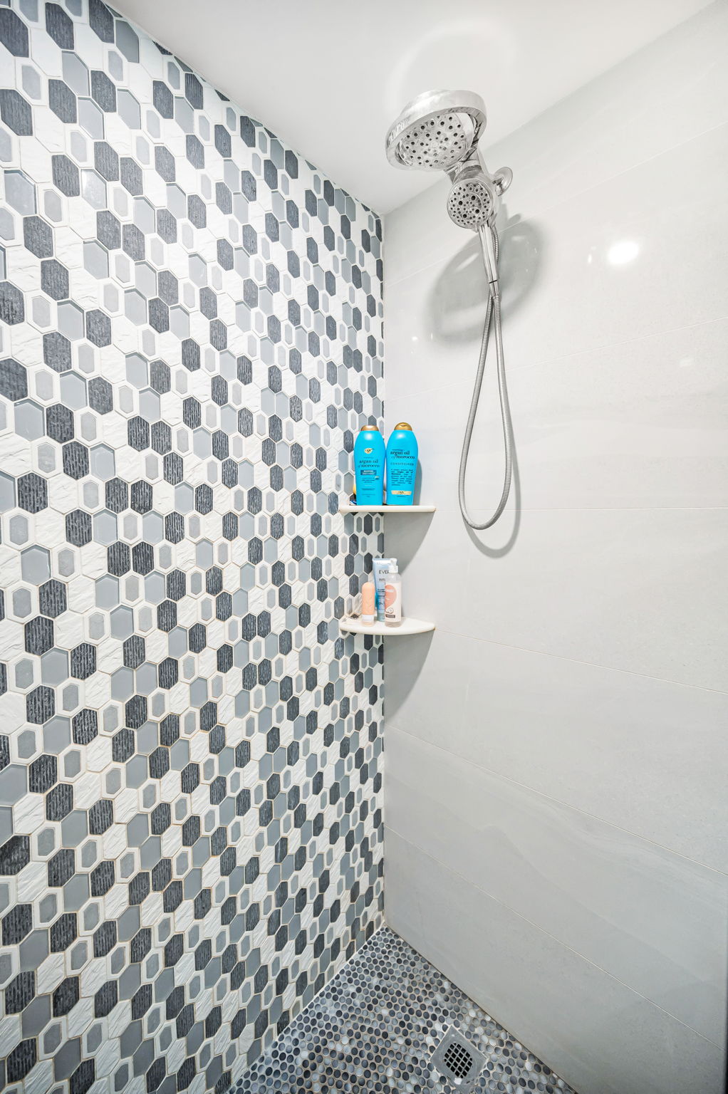 Upper Level Primary Bathroom1b