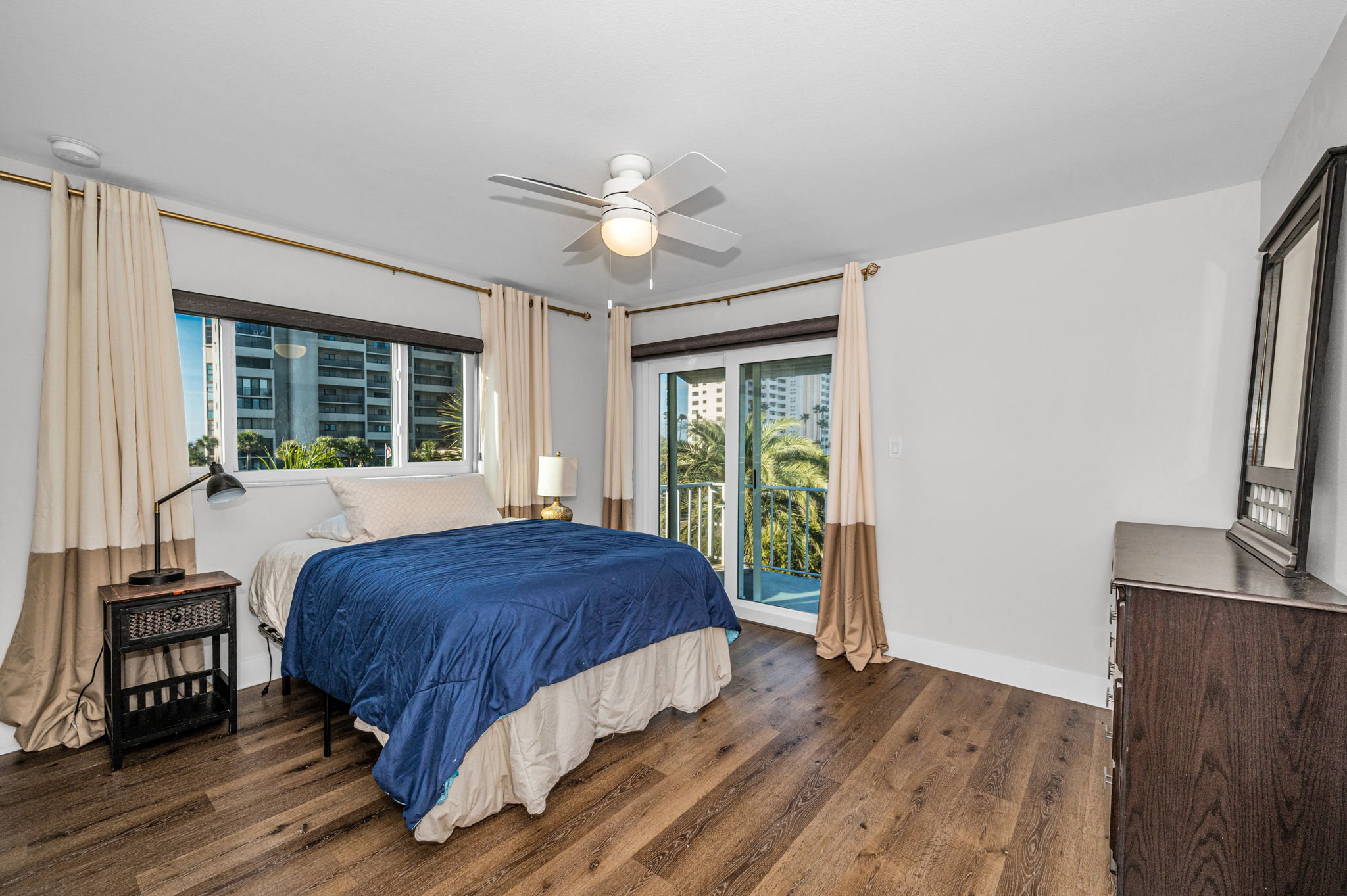 Upper Level Primary Bedroom10a