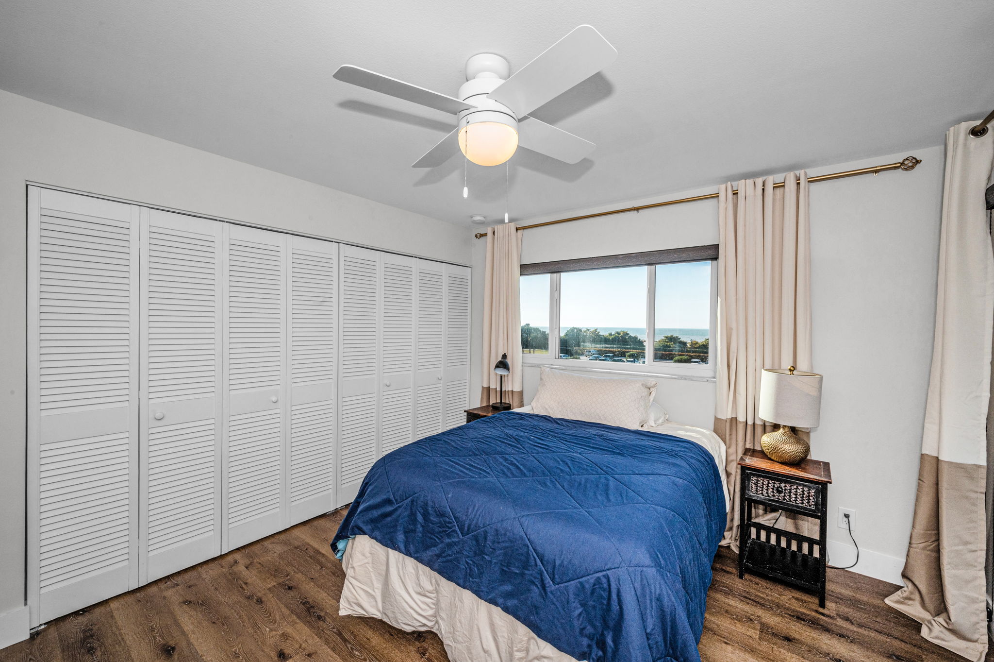 Upper Level Primary Bedroom10j