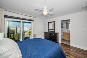 Upper Level Primary Bedroom10i