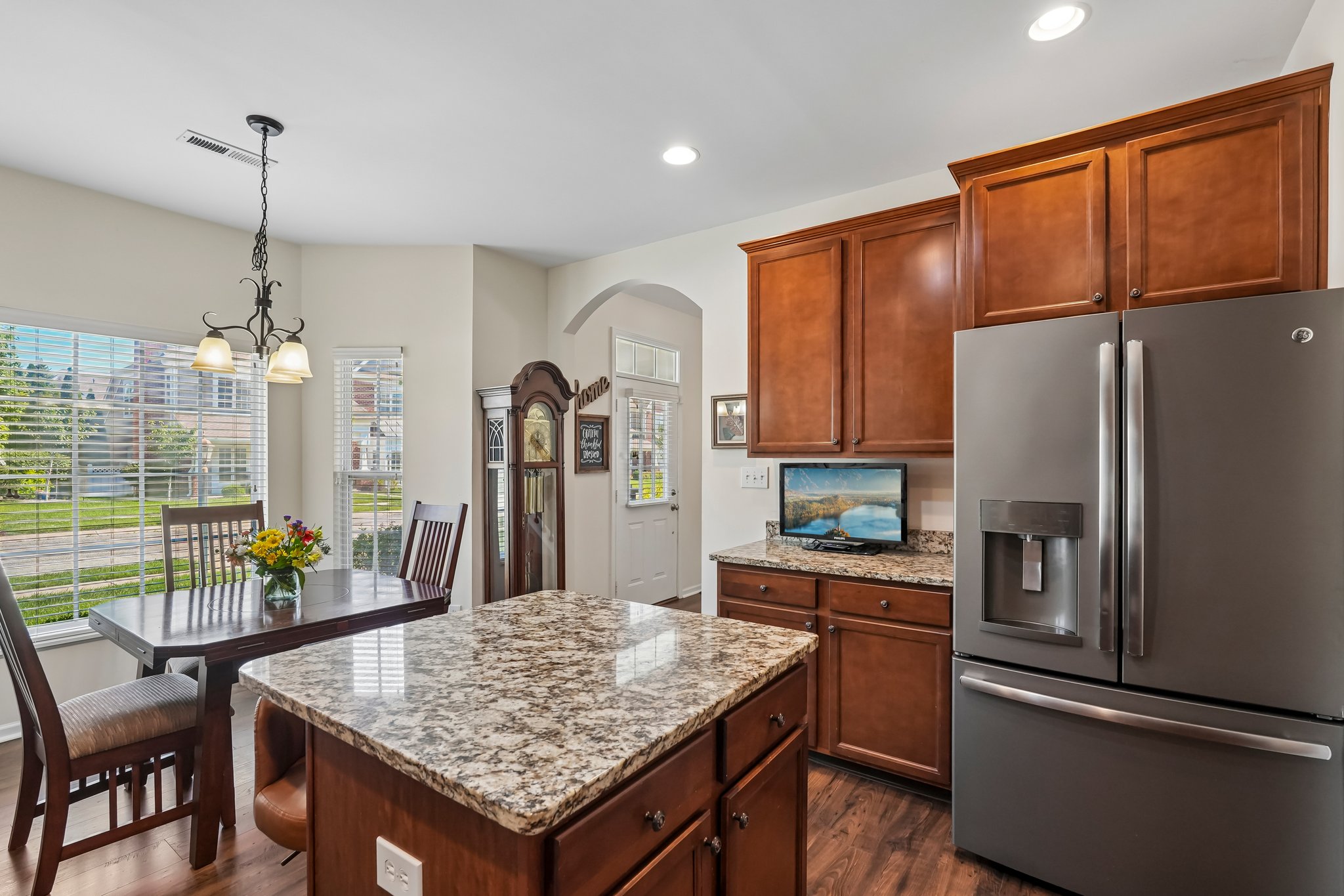 Middlebury Dr-S2506-018.jpg