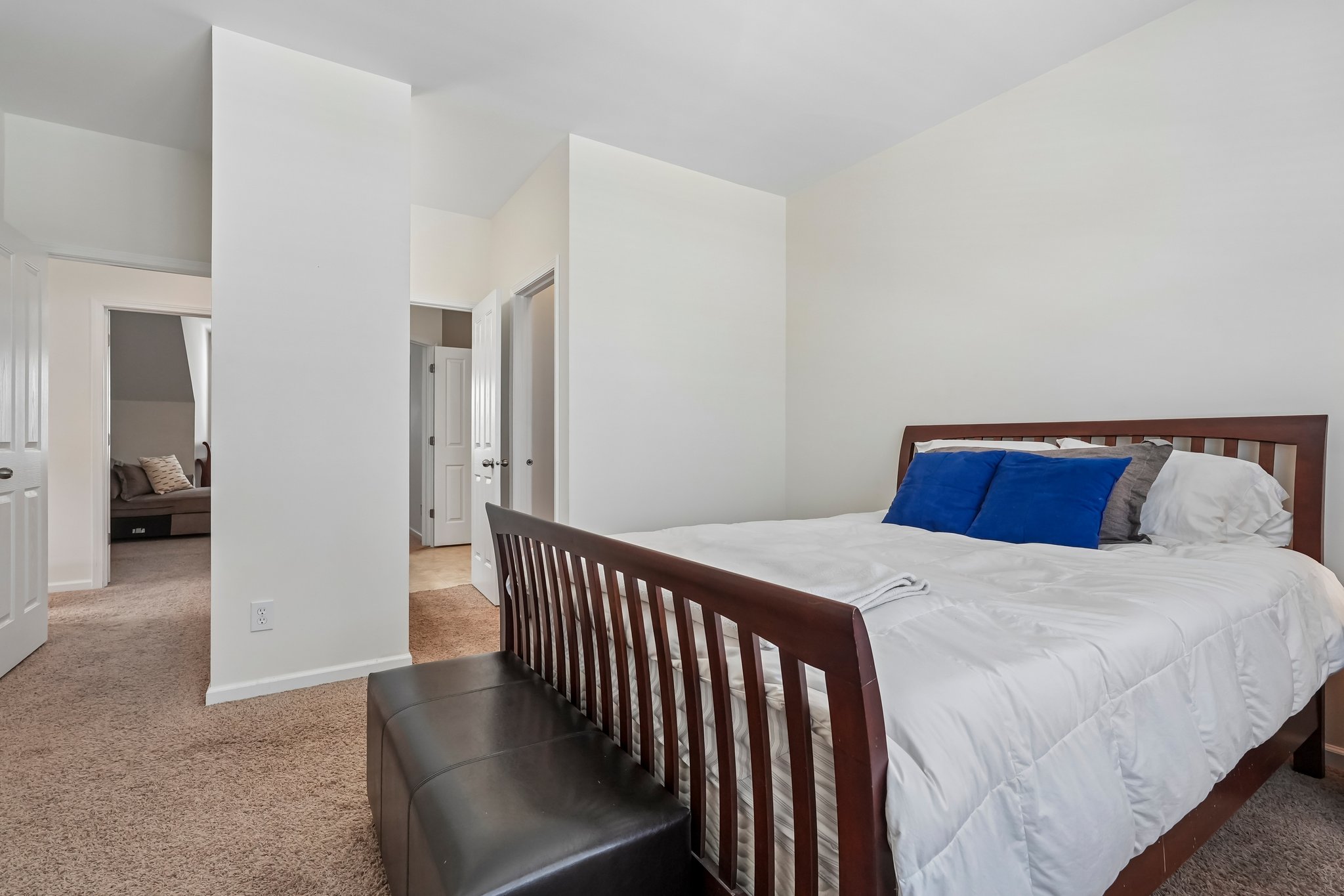 Middlebury Dr-S2506-038.jpg