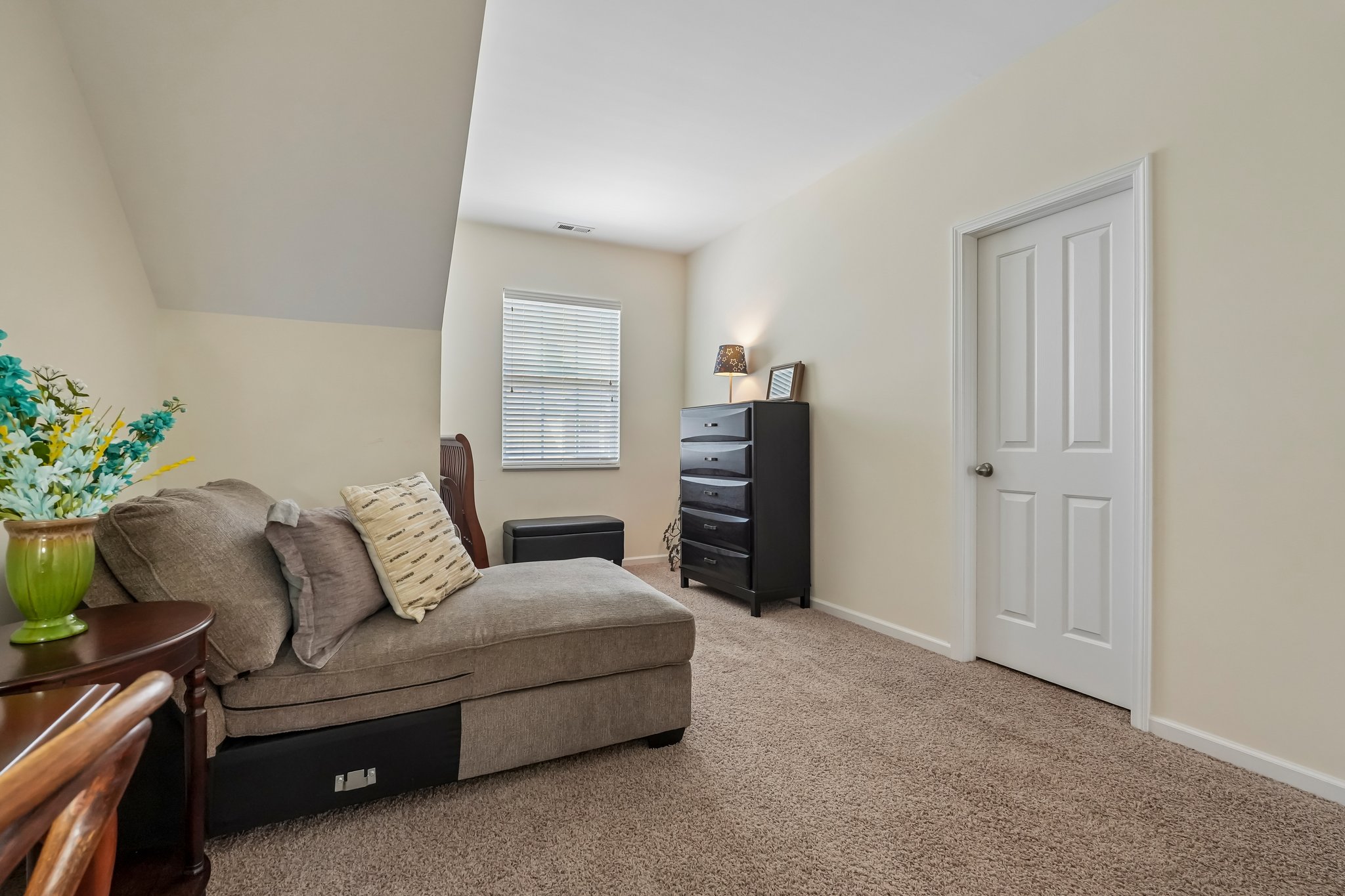 Middlebury Dr-S2506-041.jpg