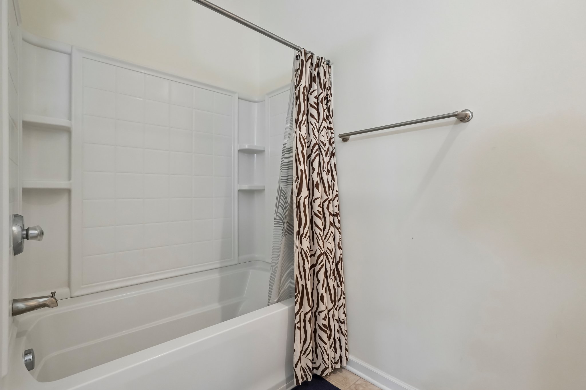 Middlebury Dr-S2506-043.jpg